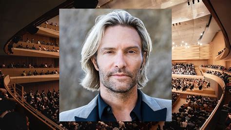 eric whitacre's choral music often does what? It beautifully captures the essence of nature and emotion through its intricate harmonies and evocative melodies.